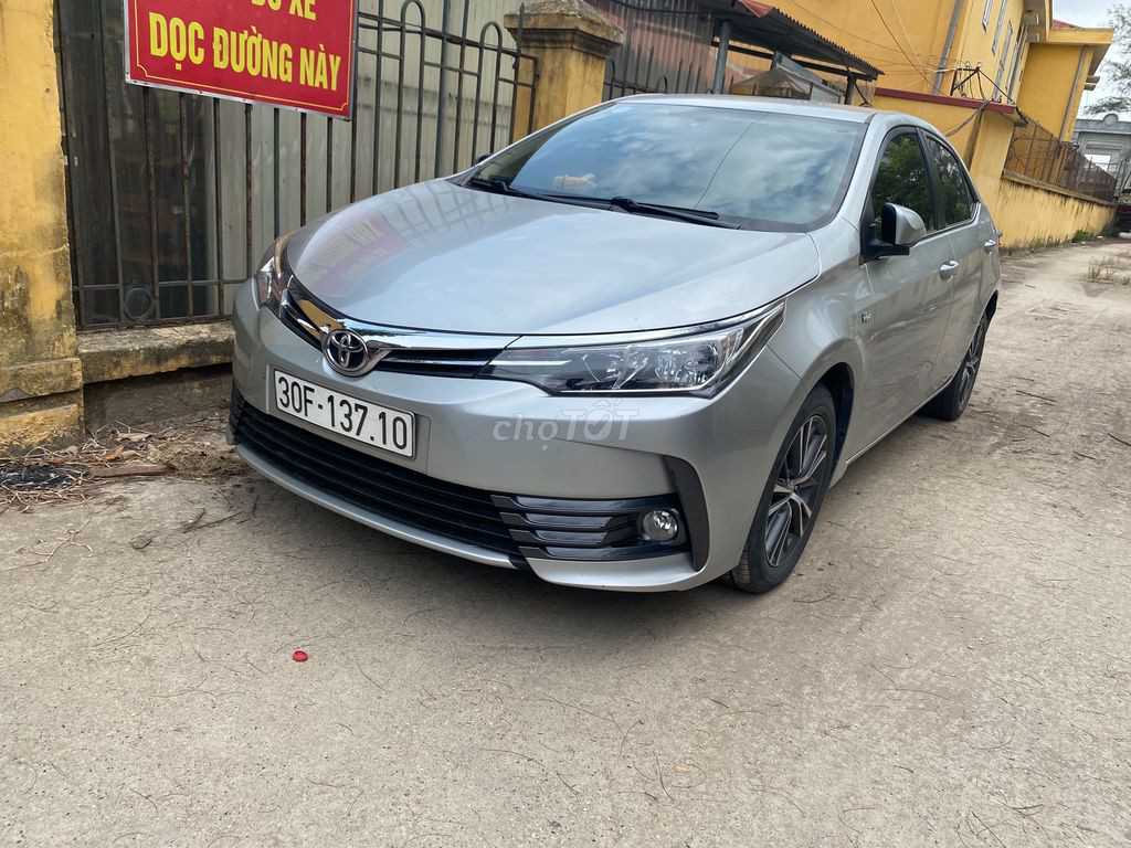 gia đình cần bán lại xe altis đời 2018